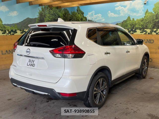 Nissan X-TRAIL 2017-06 7563115-16