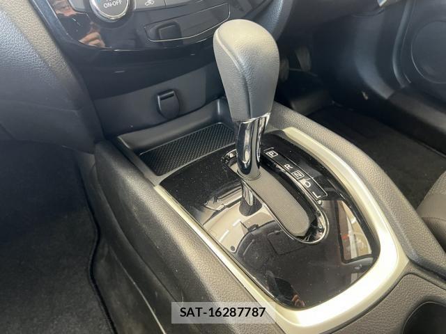 Nissan X-TRAIL 2017-05 7621529-11