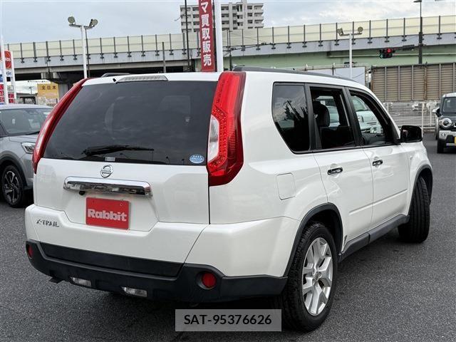 Nissan X-TRAIL 2013-09 8039368-10