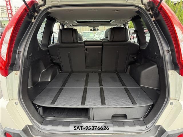 Nissan X-TRAIL 2013-09 8039368-16