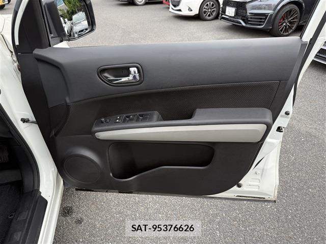 Nissan X-TRAIL 2013-09 8039368-21