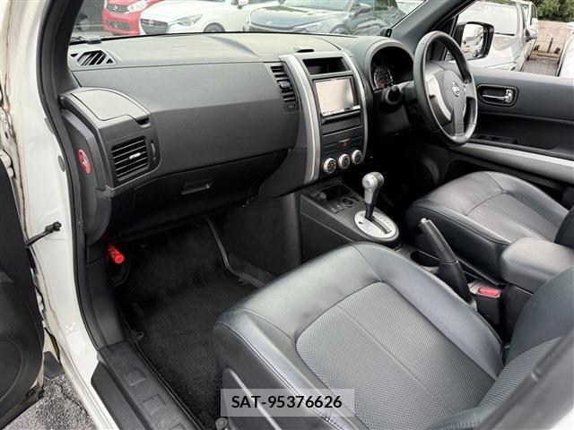Nissan X-TRAIL 2013-09 8039368-23