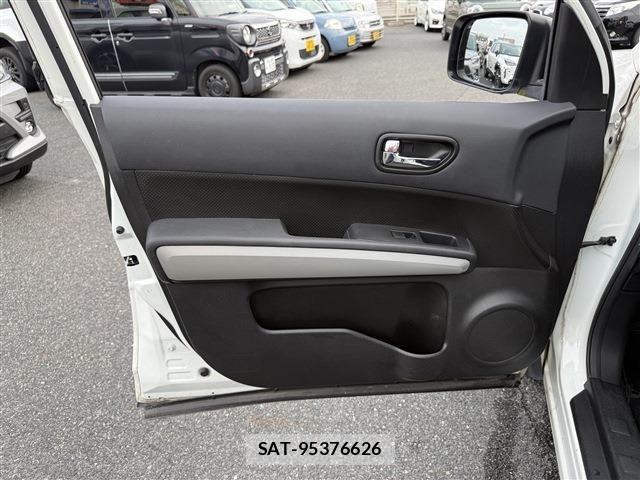 Nissan X-TRAIL 2013-09 8039368-24