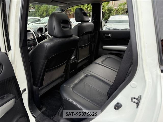 Nissan X-TRAIL 2013-09 8039368-26