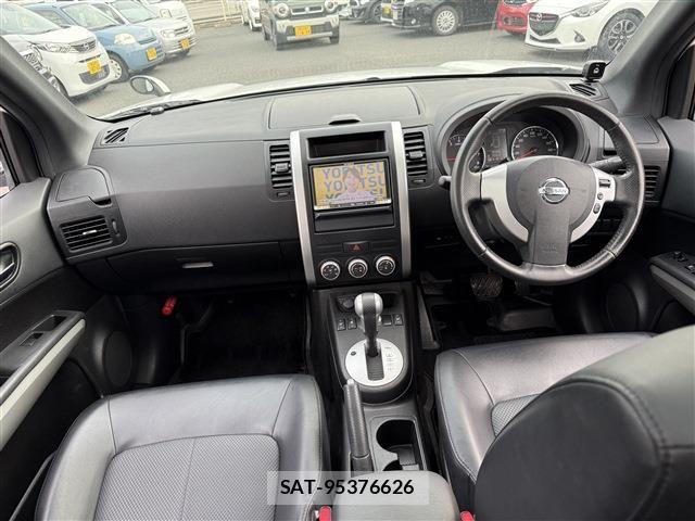 Nissan X-TRAIL 2013-09 8039368-27