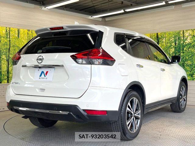 Nissan X-TRAIL 2017-07 8039362-16