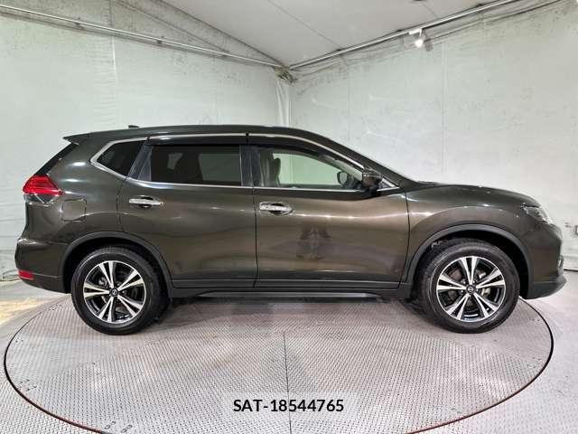 Nissan X-TRAIL 2017-07 8133140-3