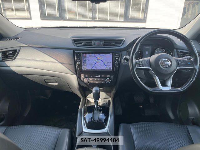 Nissan X-TRAIL 2018-06 8211138-1