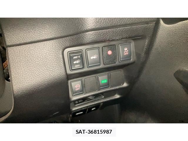 Nissan X-TRAIL 2016-05 8318264-9
