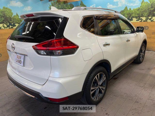 Nissan X-TRAIL 2018-03 8338613-16