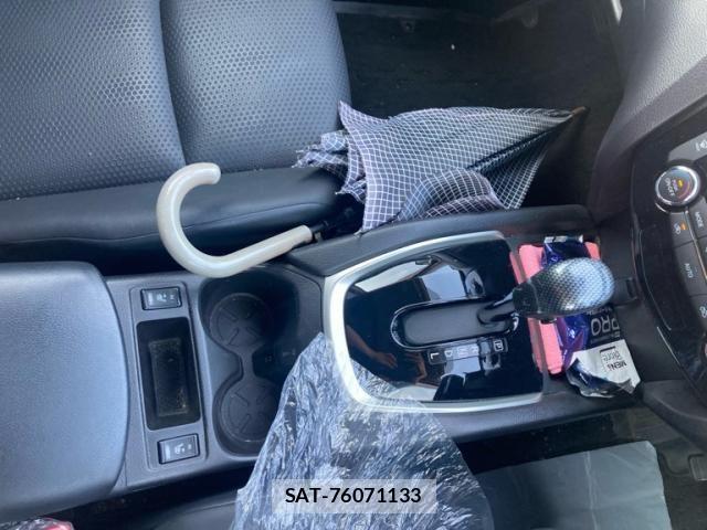Nissan X-TRAIL 2017-01 8338615-18