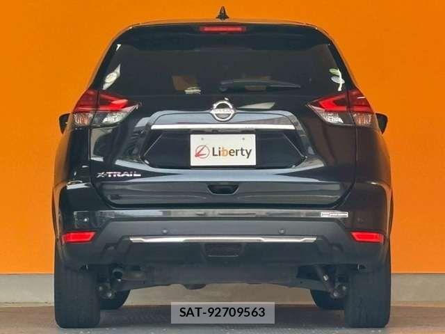 Nissan X-TRAIL 2017-12 8369924-9