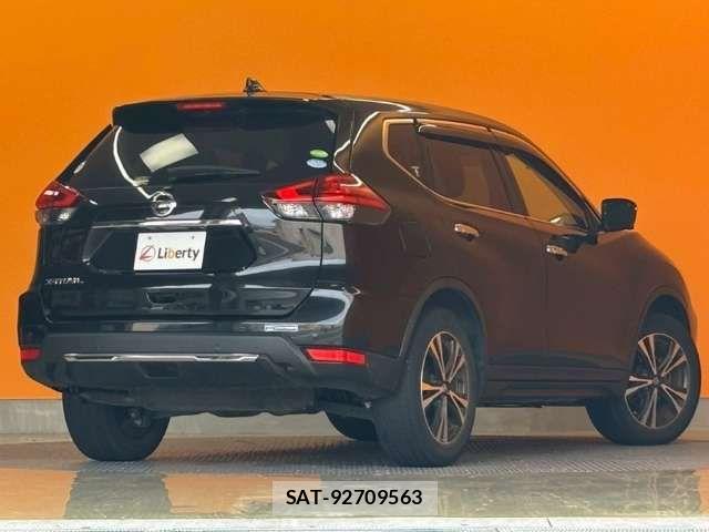 Nissan X-TRAIL 2017-12 8369924-10