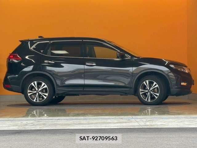 Nissan X-TRAIL 2017-12 8369924-11