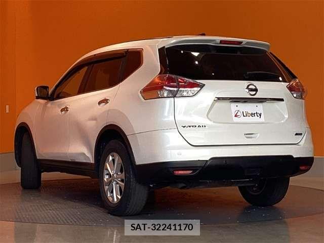 Nissan X-TRAIL 2016-09 8369926-10