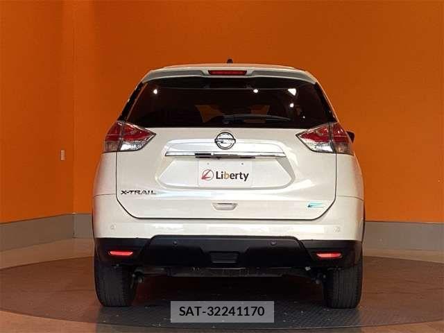 Nissan X-TRAIL 2016-09 8369926-11