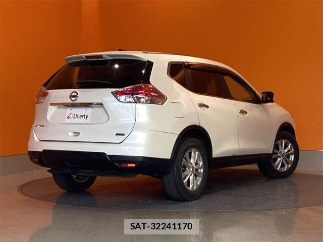 Nissan X-TRAIL 2016-09 8369926-12