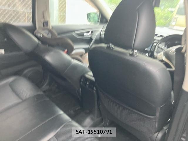Nissan X-TRAIL 2016-03 8747016-11