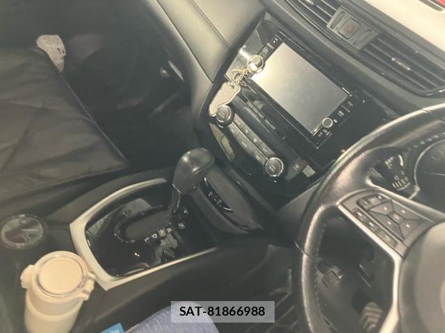 Nissan X-TRAIL 2018-05 8747013-14
