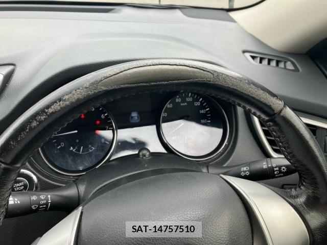 Nissan X-TRAIL 2015-12 8832636-15