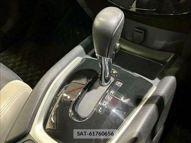 Nissan X-TRAIL 2015-10 6615887-17