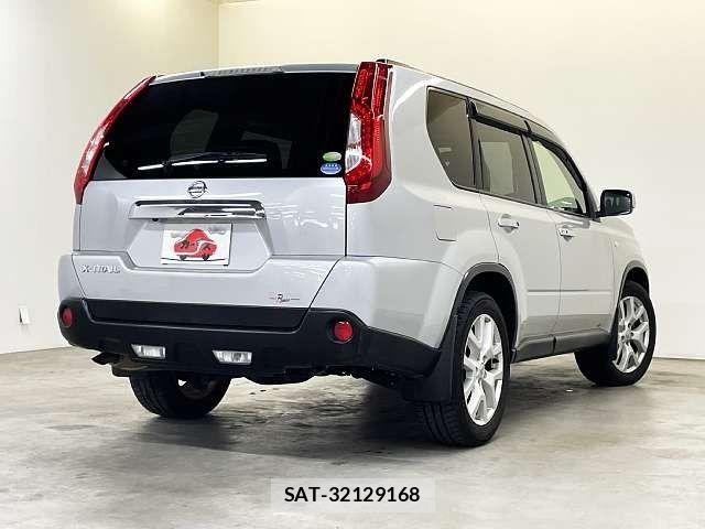 Nissan X-TRAIL 2013-09 6674260-2