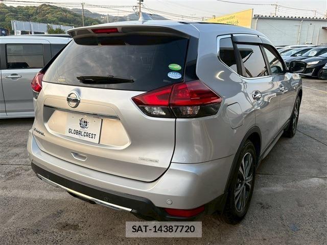 Nissan X-TRAIL 2017-12 6791793-13