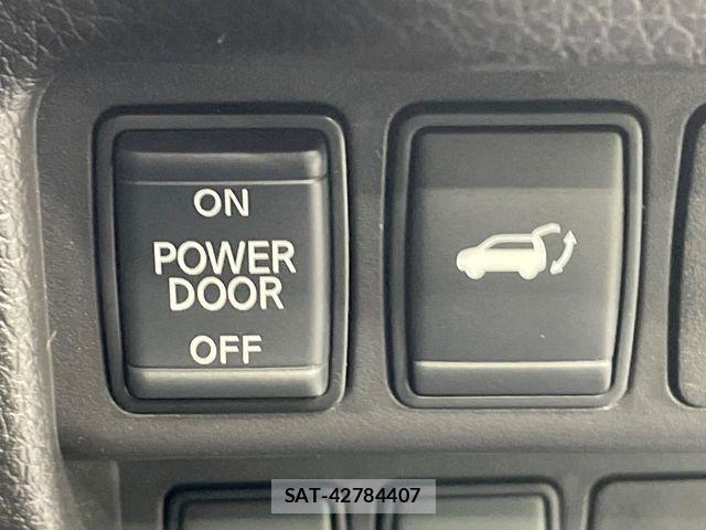 Nissan X-TRAIL 2018-05 6818175-7