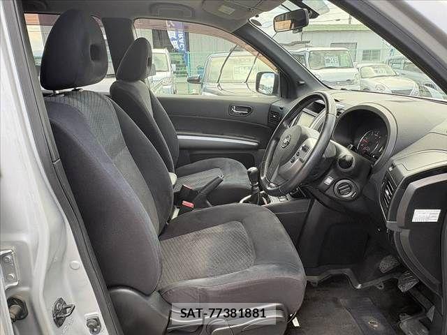 Nissan X-TRAIL 2010-09 6915836-16
