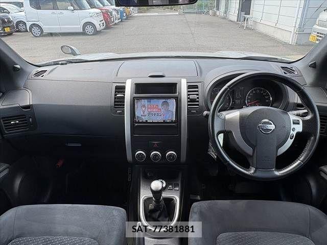 Nissan X-TRAIL 2010-09 6915836-1