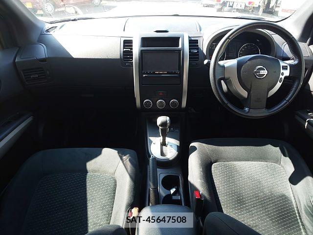Nissan X-TRAIL 2013-06 6915846-1