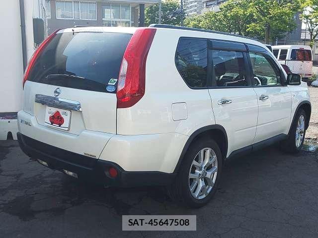 Nissan X-TRAIL 2013-06 6915846-2