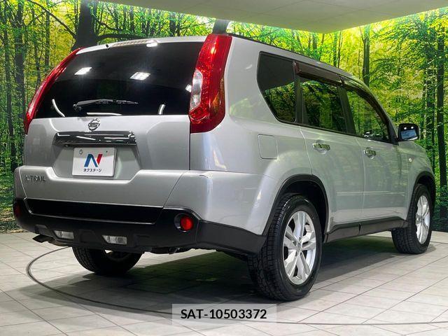 Nissan X-TRAIL 2011-07 6915845-16