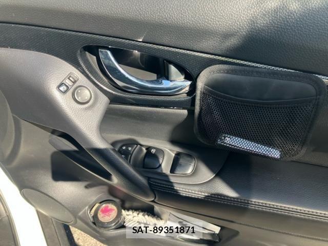 Nissan X-TRAIL 2017-04 7021948-9