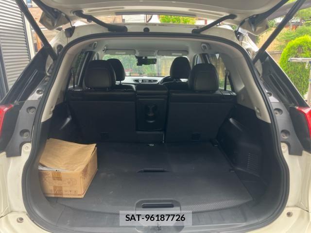 Nissan X-TRAIL 2018-02 7061512-7