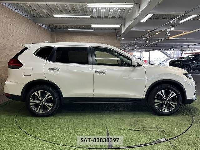 Nissan X-TRAIL 2018-08 7227628-17