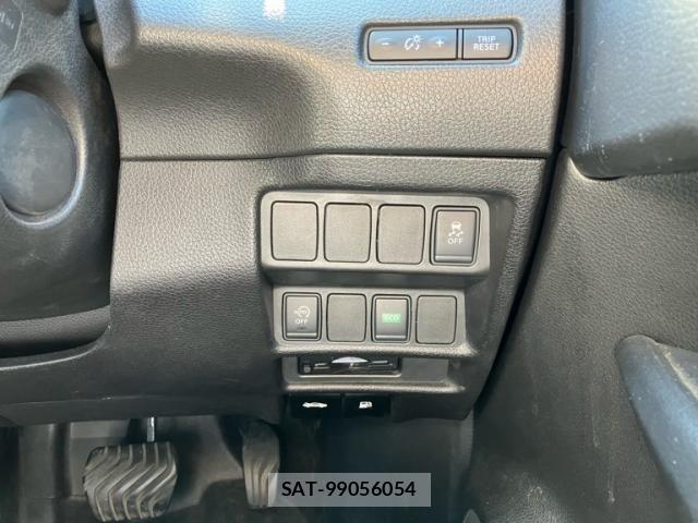 Nissan X-TRAIL 2014-09 7227603-25