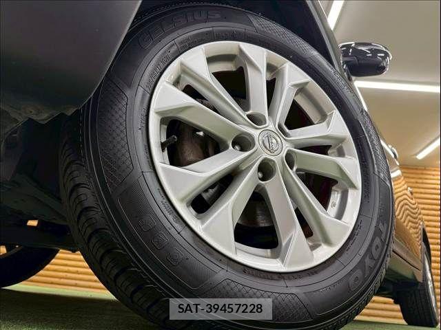 Nissan X-TRAIL 2016-09 7227615-11