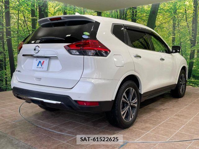 Nissan X-TRAIL 2017-08 7331435-16
