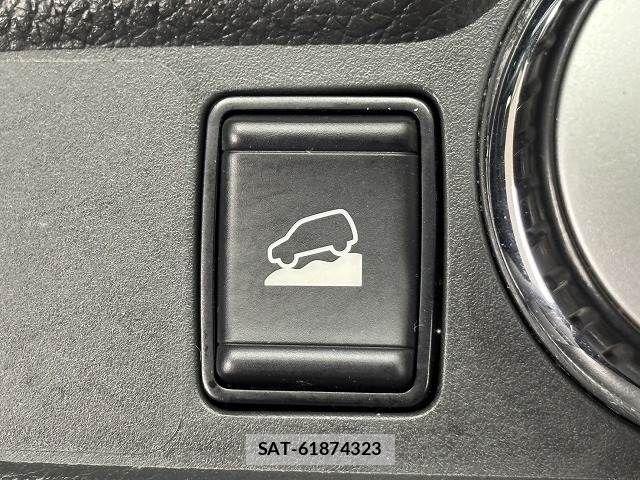 Nissan X-TRAIL 2018-05 7504000-9
