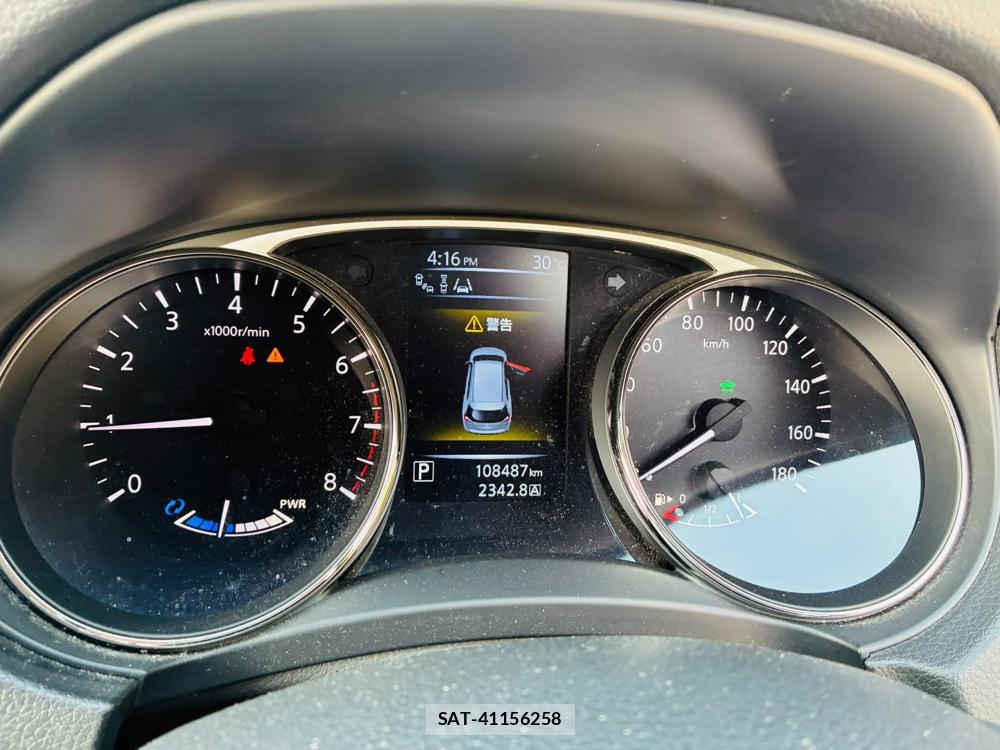 Nissan X-TRAIL 2016-06 7471395-15