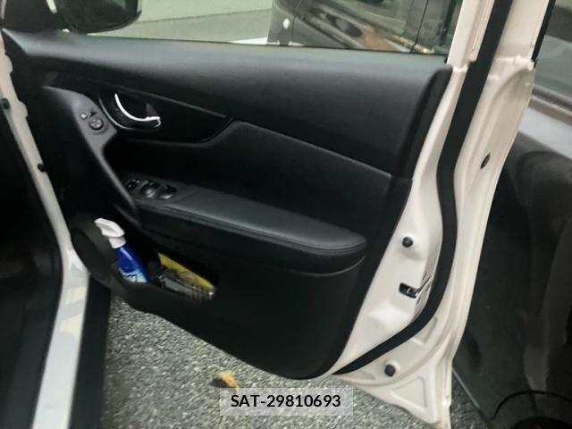Nissan X-TRAIL 2015-11 7563118-10