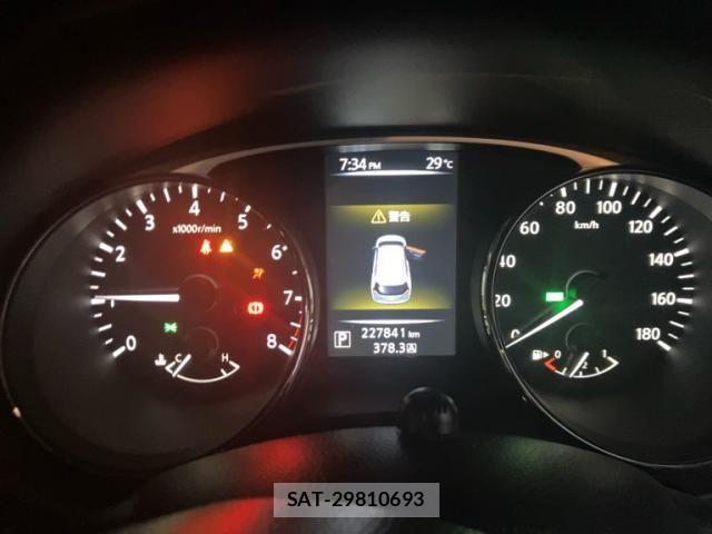 Nissan X-TRAIL 2015-11 7563118-13