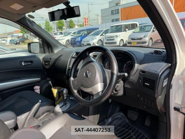 Nissan X-TRAIL 2011-09 7563122-13