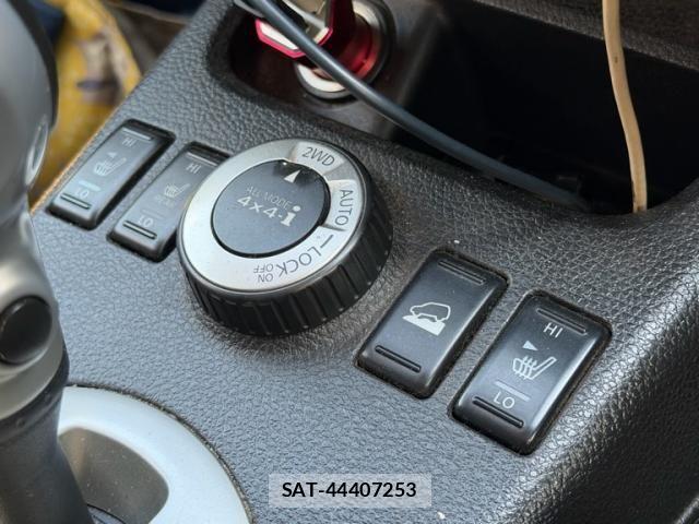 Nissan X-TRAIL 2011-09 7563122-20
