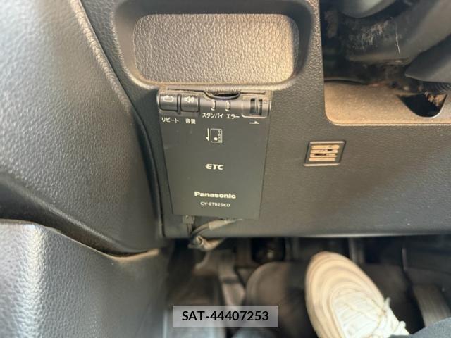 Nissan X-TRAIL 2011-09 7563122-23