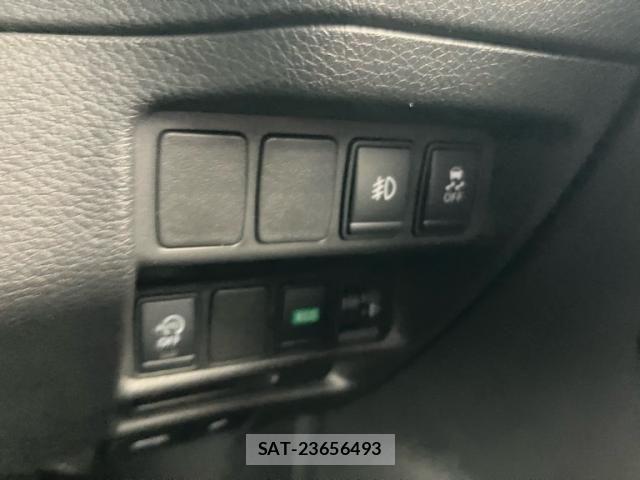 Nissan X-TRAIL 2015-08 7621554-25