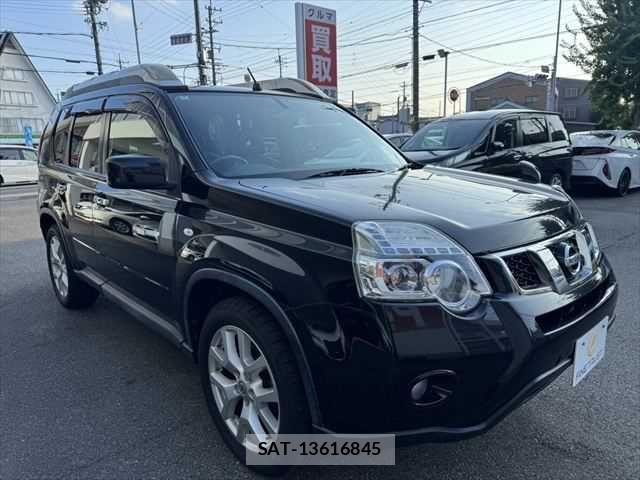 Nissan X-TRAIL 2011-12 7731058-11