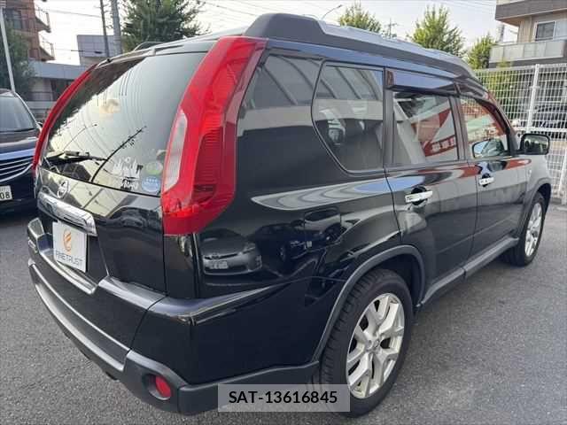 Nissan X-TRAIL 2011-12 7731058-13