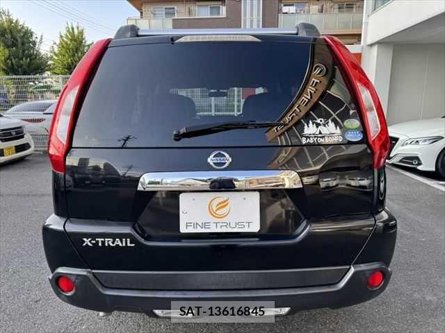 Nissan X-TRAIL 2011-12 7731058-14